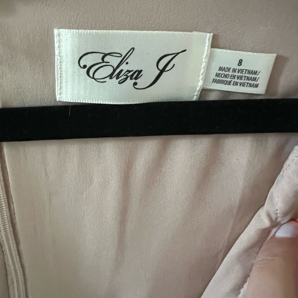 BEAUTIFUL Eliza J dress - the quality is amazing - Picture 4 of 6